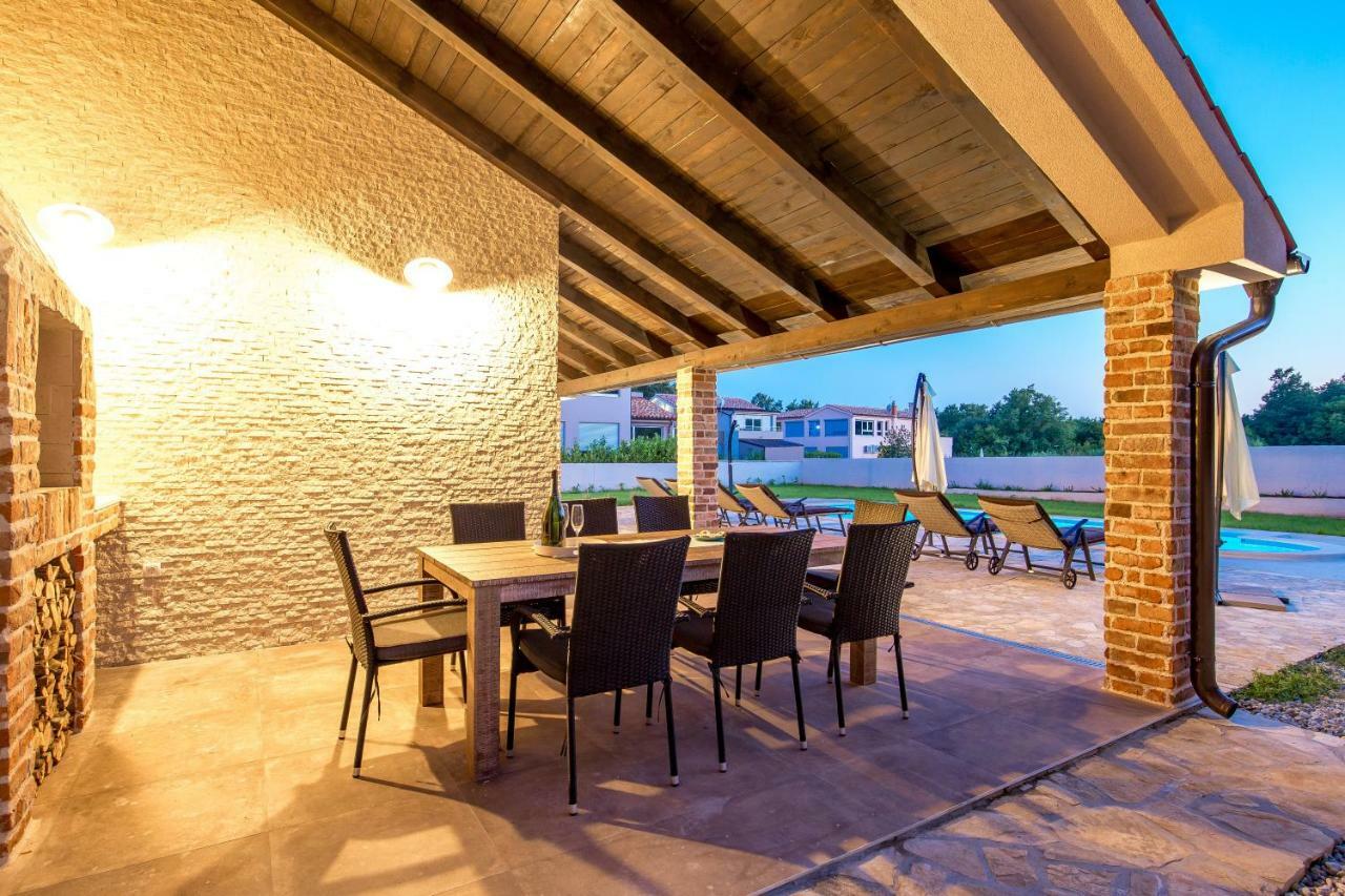 Villa Leticia Hreljici Luaran gambar