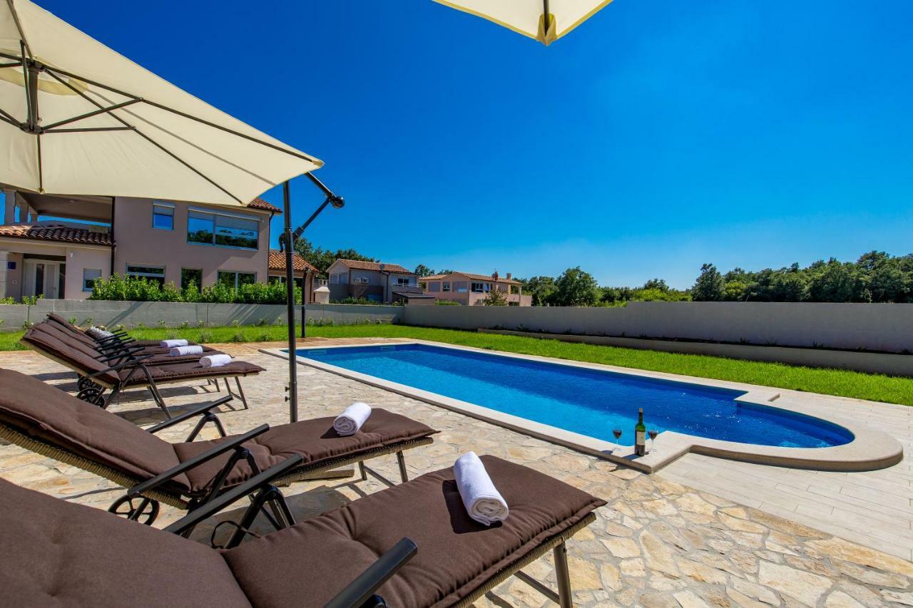 Villa Leticia Hreljici Luaran gambar