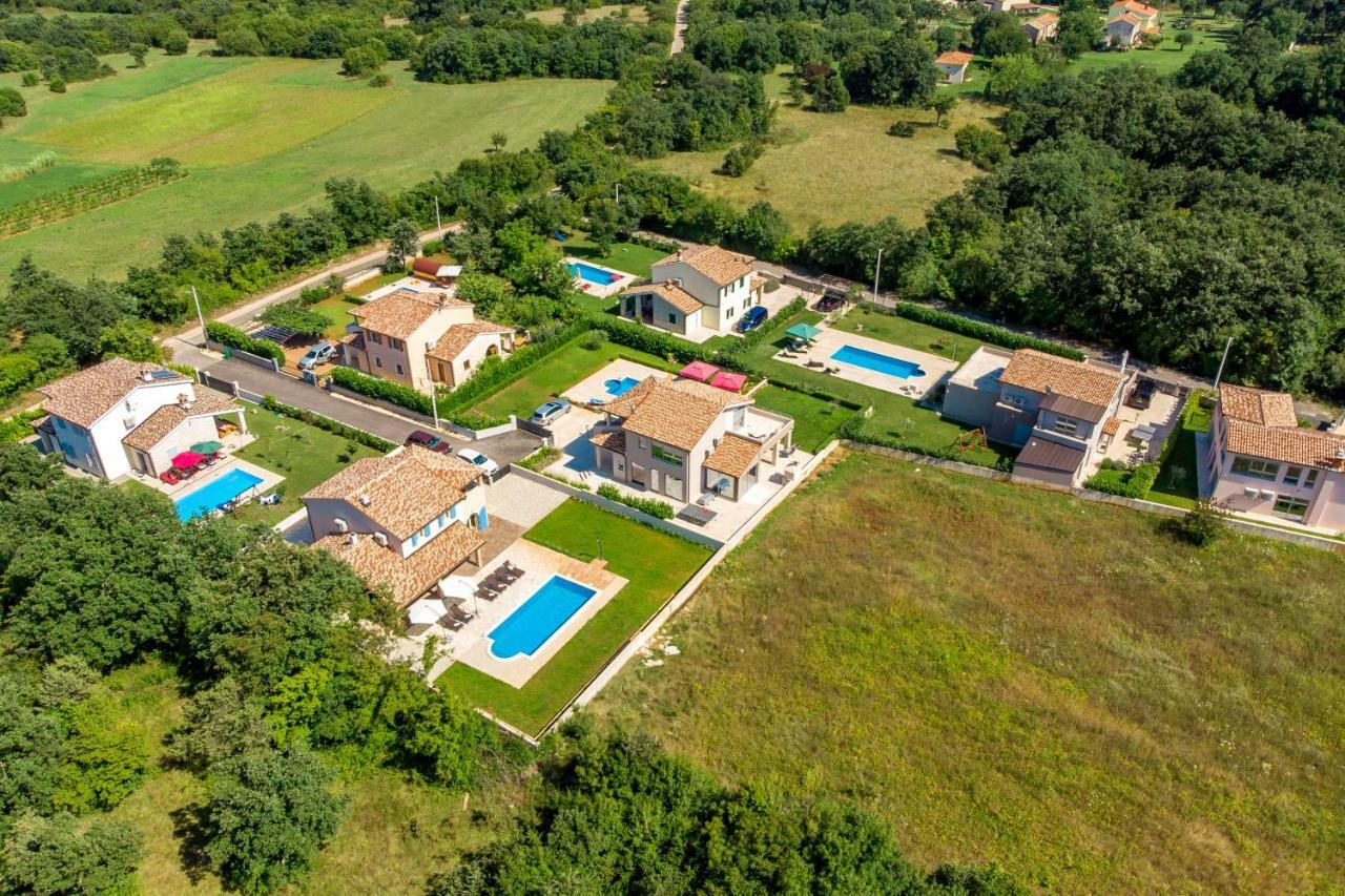 Villa Leticia Hreljici Luaran gambar